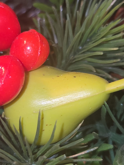 Vintage Christmas Candle Ring Centerpiece Plastic Greenery Pinecone Pear Berry Evergreen cr3