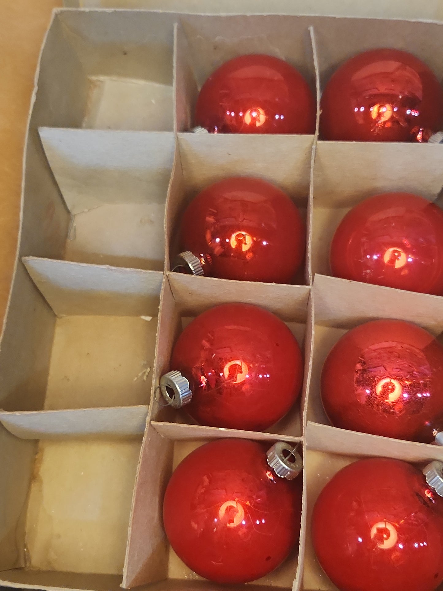 Vintage Shiny Brite 2 1/2" Red Ornaments in Box. Incomplete set. AS IS bo81