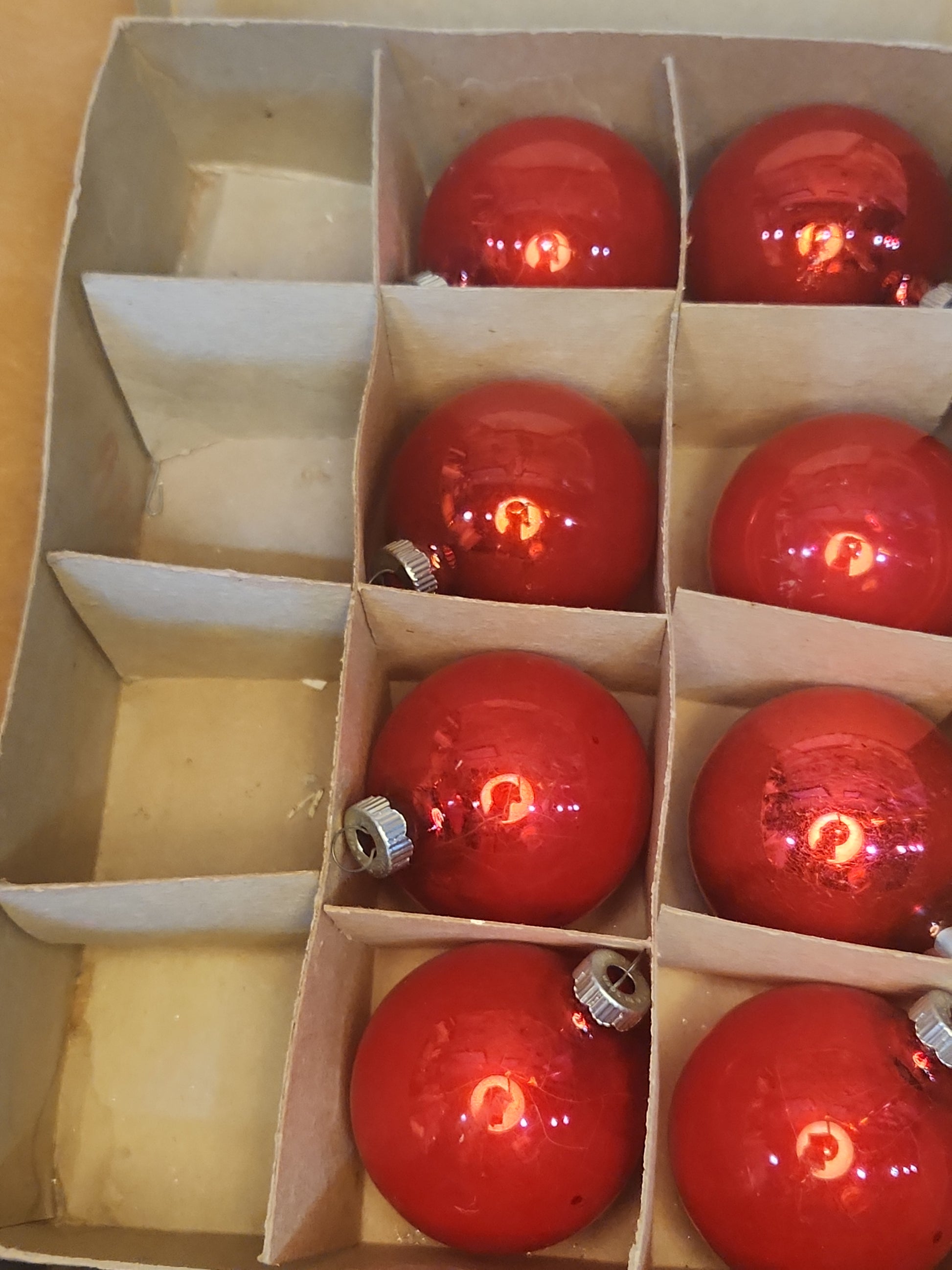 Vintage Shiny Brite 2 1/2" Red Ornaments in Box. Incomplete set. AS IS bo81