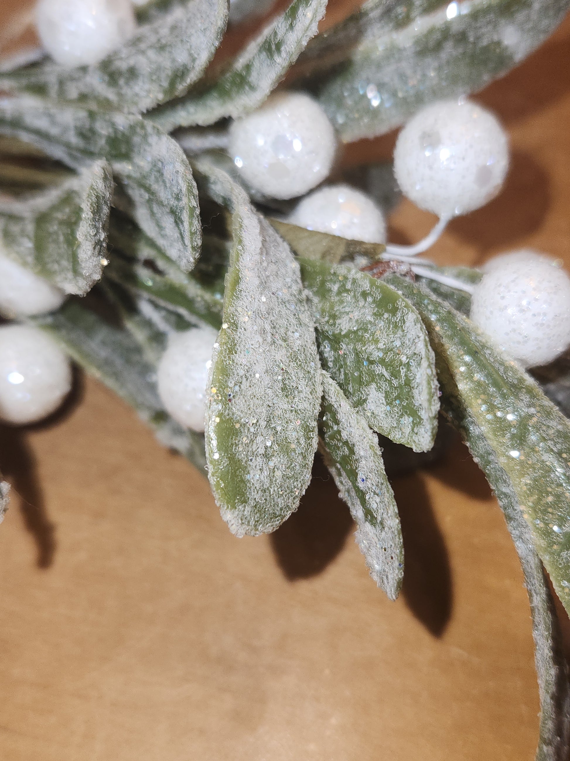 Glittered Mistletoe Ornament mo3