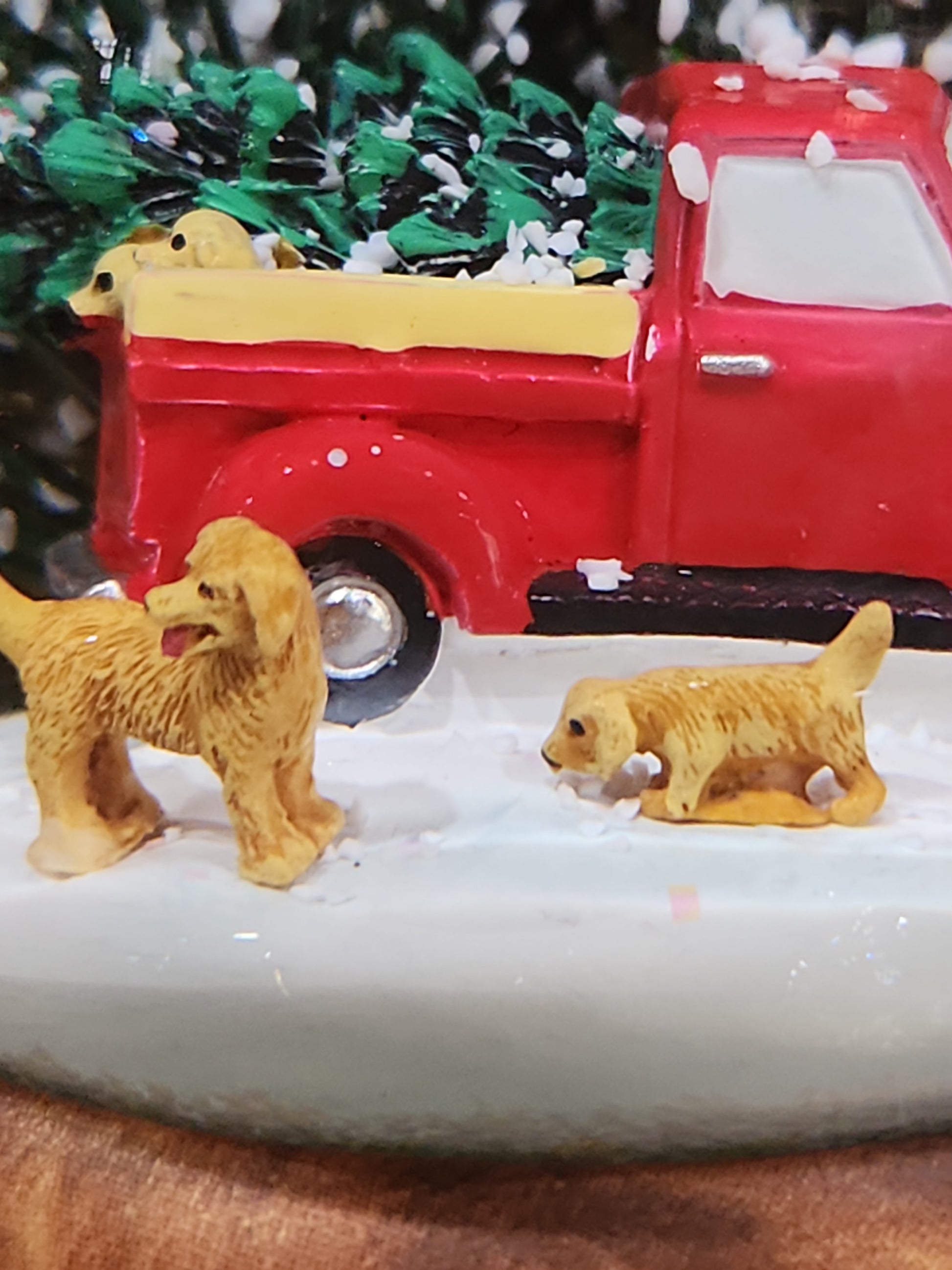 5"H Musical Red Truck w/Dogs globe sg64