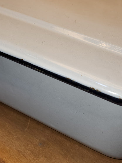Vintage Enamelware Refrigerator Box or Baking Dish with Lid White & Black en78