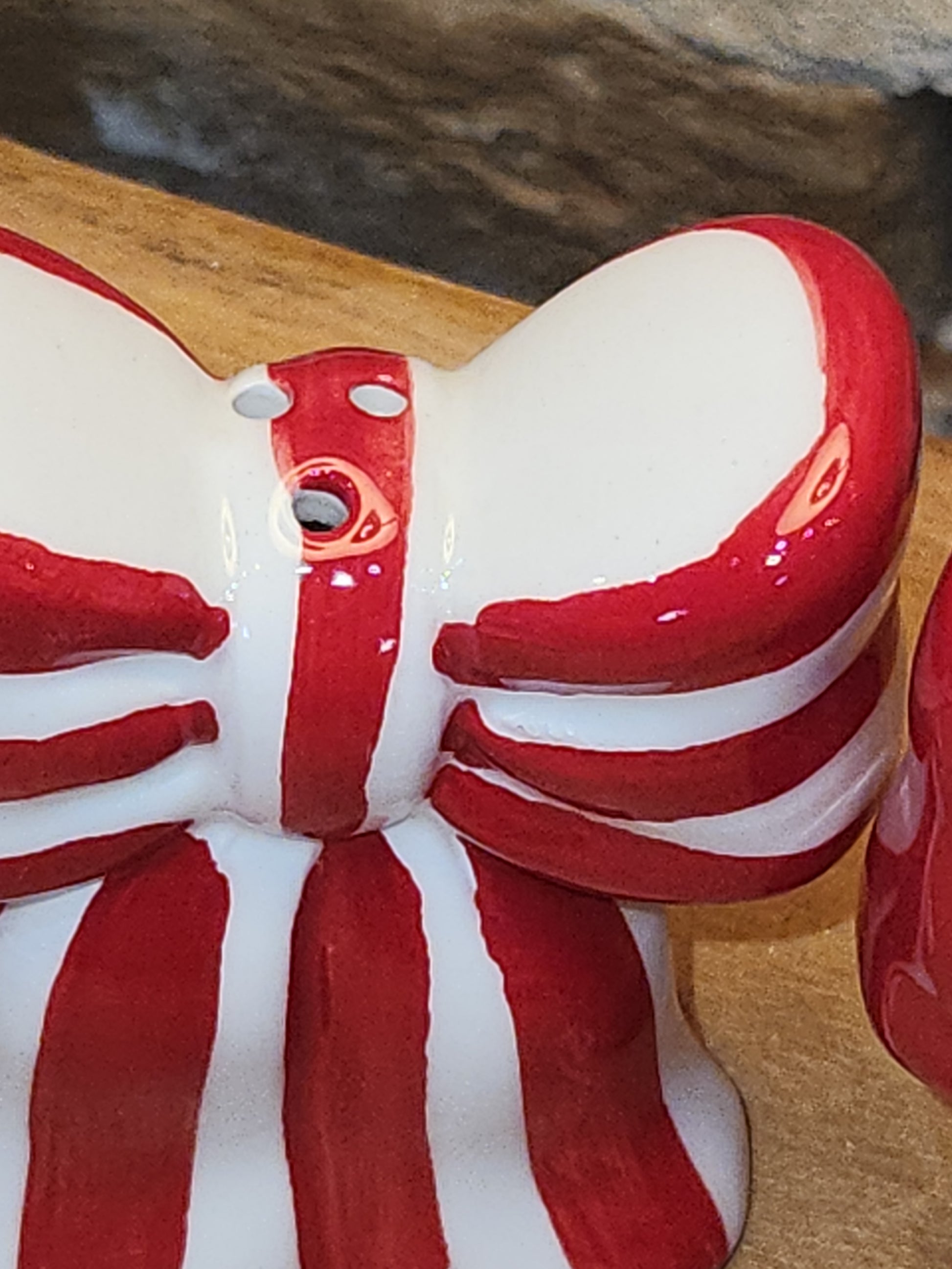 Salt and Pepper Shakers Ribbons Bows Red and Stripped sp13
