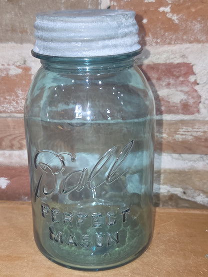 00235 Vintage Quart Jar Ball Perfect Mason Cornflowet Blue Glass Ball Zinc Lid jar099