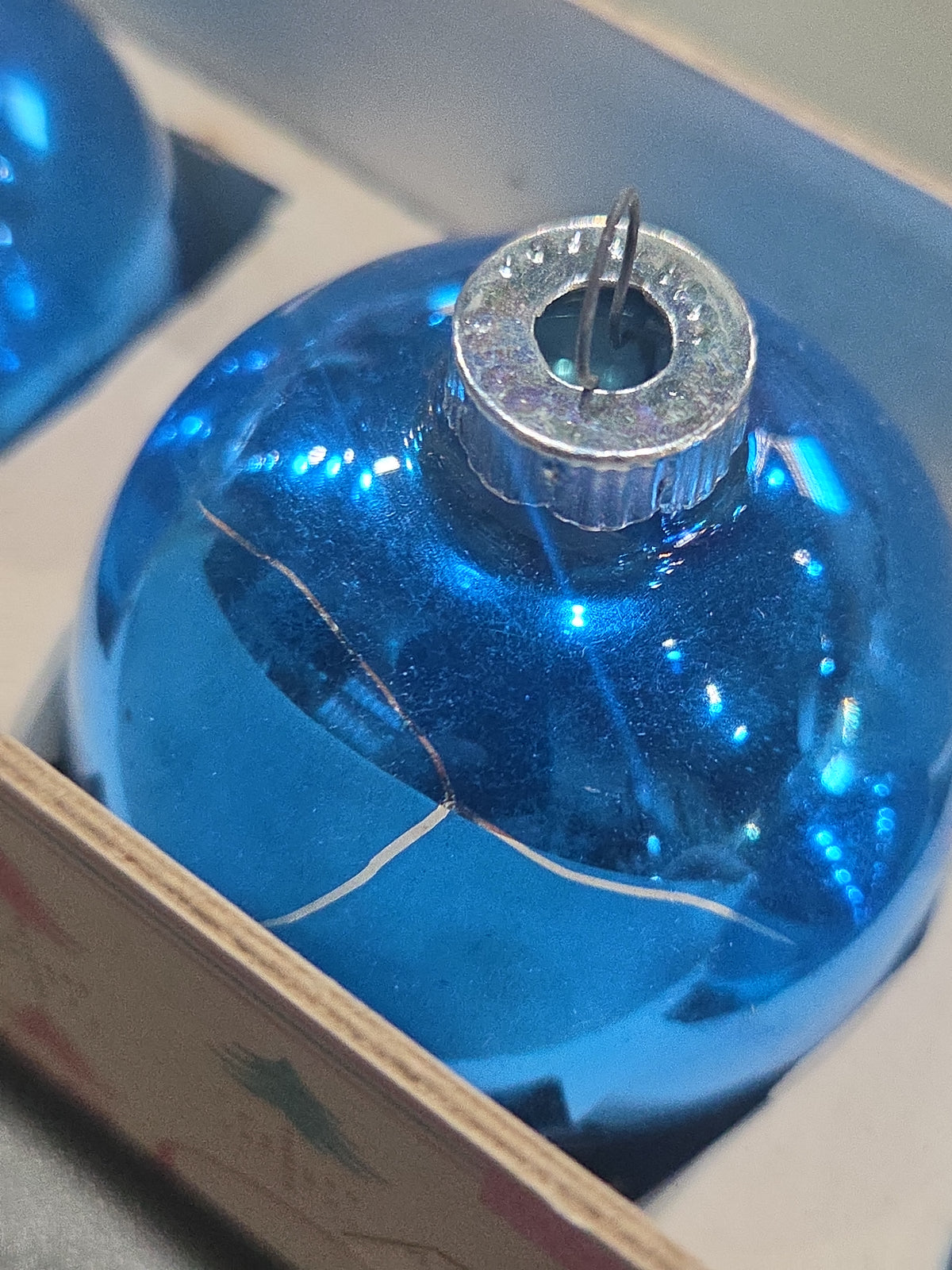 Vintage Shiny Brite Glass Christmas Ornaments Five 3" Blue Shades in Fanci-Pak Box As Is sb9