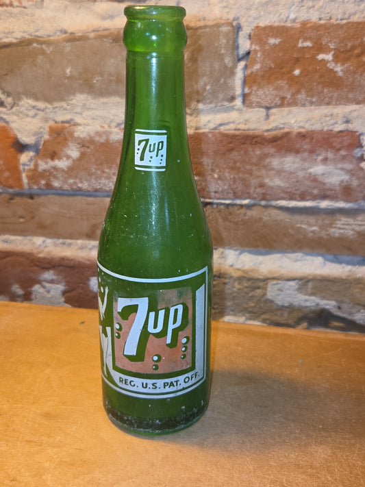 Vintage Soda Bottle 7-Up Bubbles & Swimsuit Lady Green Glass Lincoln vsb6l