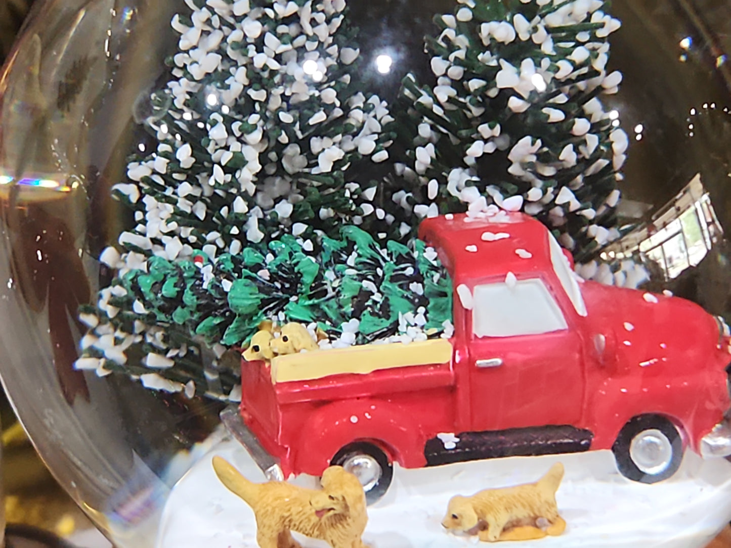 5"H Musical Red Truck w/Dogs globe sg64