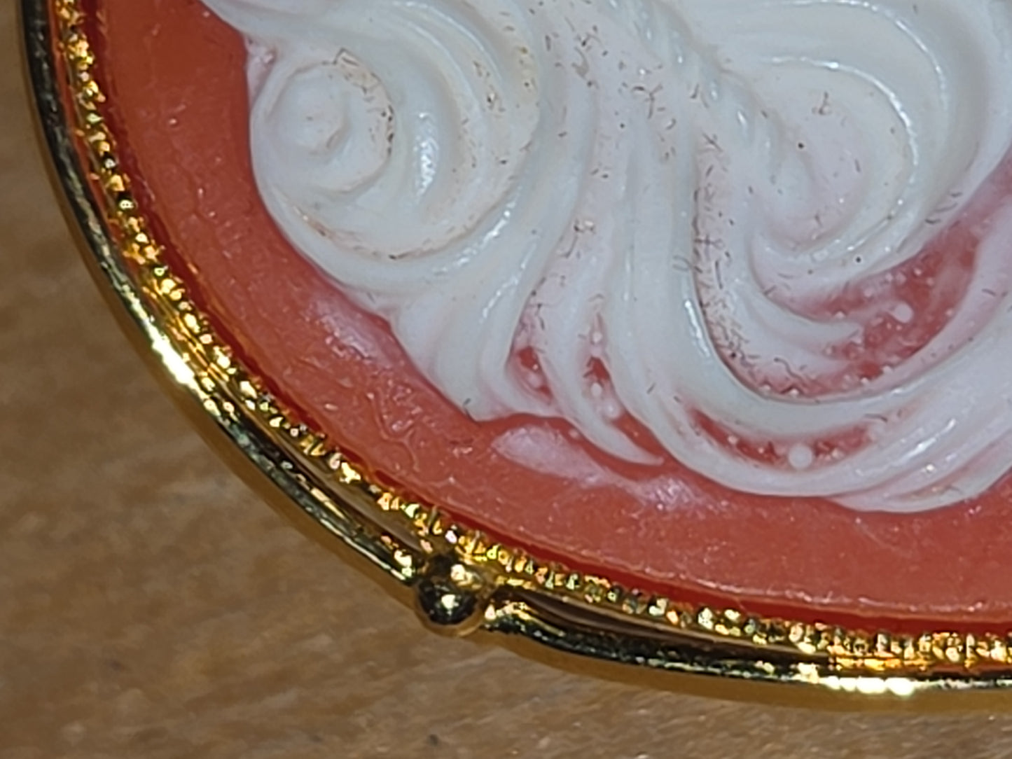 Vintage Italian Sardonyx Shell Cameo Pin Brooch Hand Carved Italia Francesca Gold Tone