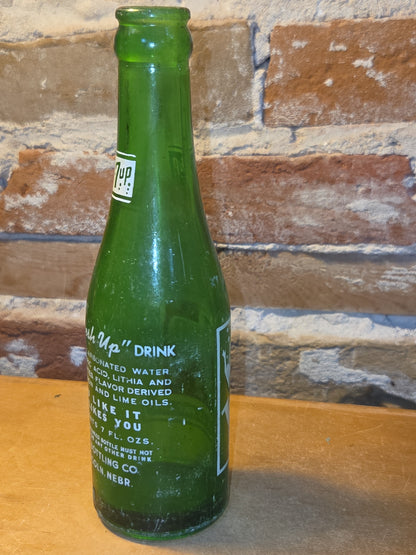 Vintage Soda Bottle 7-Up Bubbles & Swimsuit Lady Green Glass Lincoln vsb6l