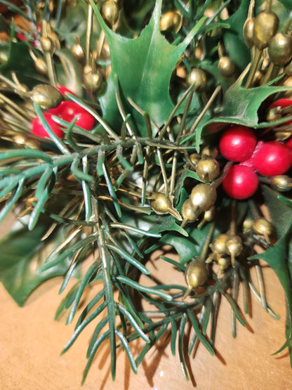 Vintage Christmas Candle Ring Centerpiece Plastic Greenery Holly Berry Evergreen cr2