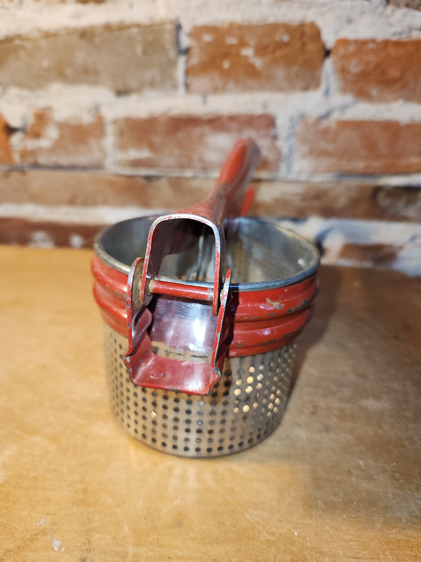 Vintage Handy Things Potato Ricer Michigan Red Handle kit912