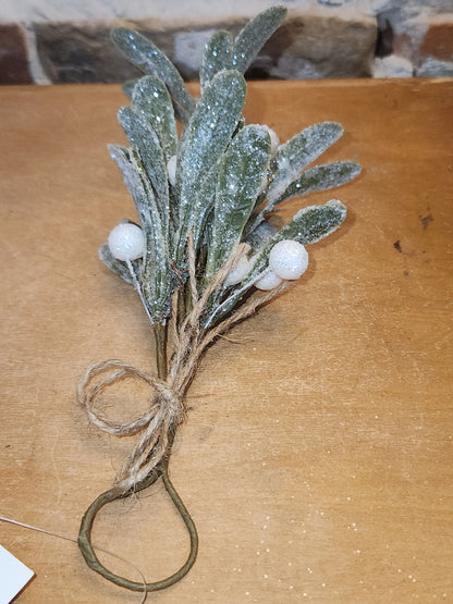 Glittered Mistletoe Ornament mo3