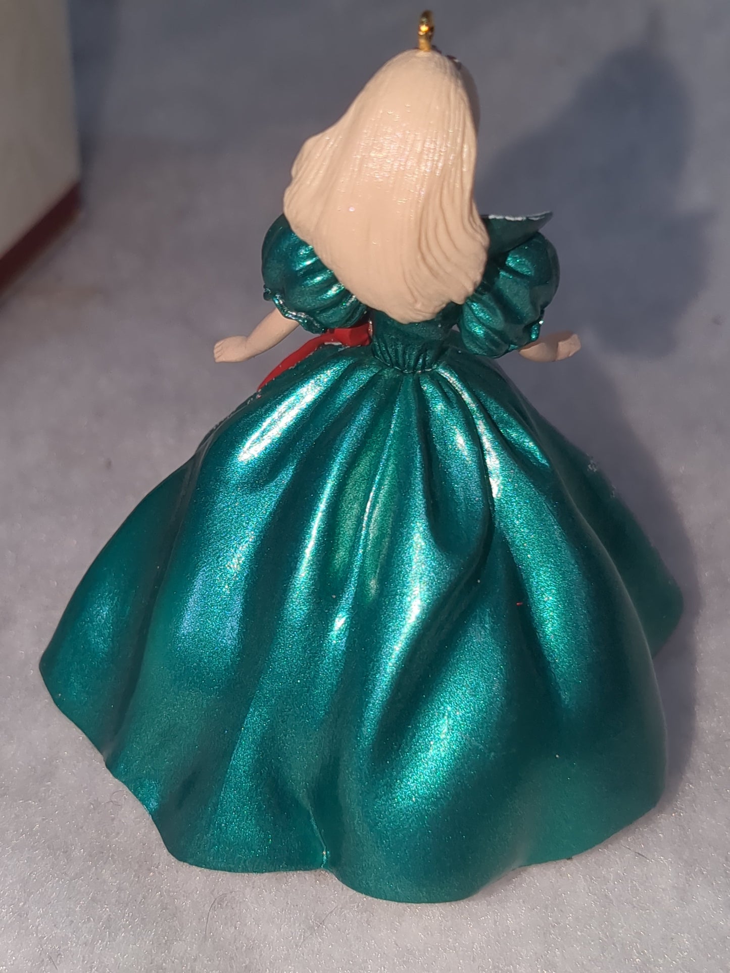 1995 Hallmark Holiday Barbie. 3rd in Holiday Barbies Series. New box and bubble wrap. Hob7