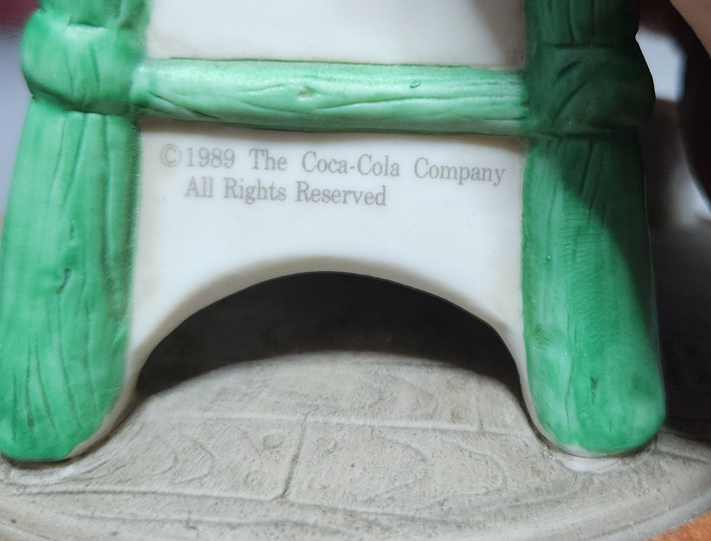1990 COCA-COLA Coke Santa Music Box Wood Base By Willitts Galleries cc81 music box does not work