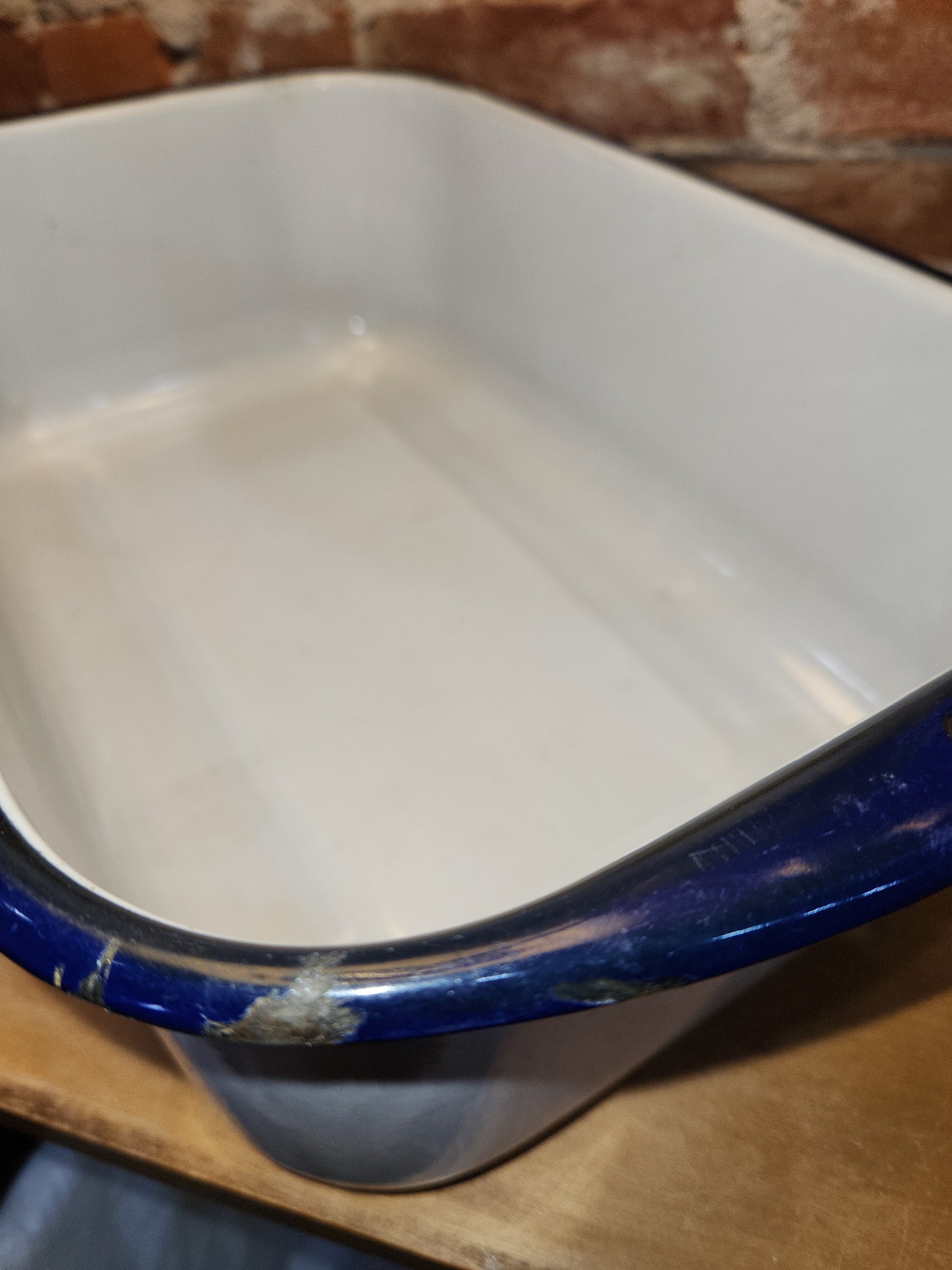Vintage Enamelware Refrigerator Box or Baking Dish with Lid White & Black en78