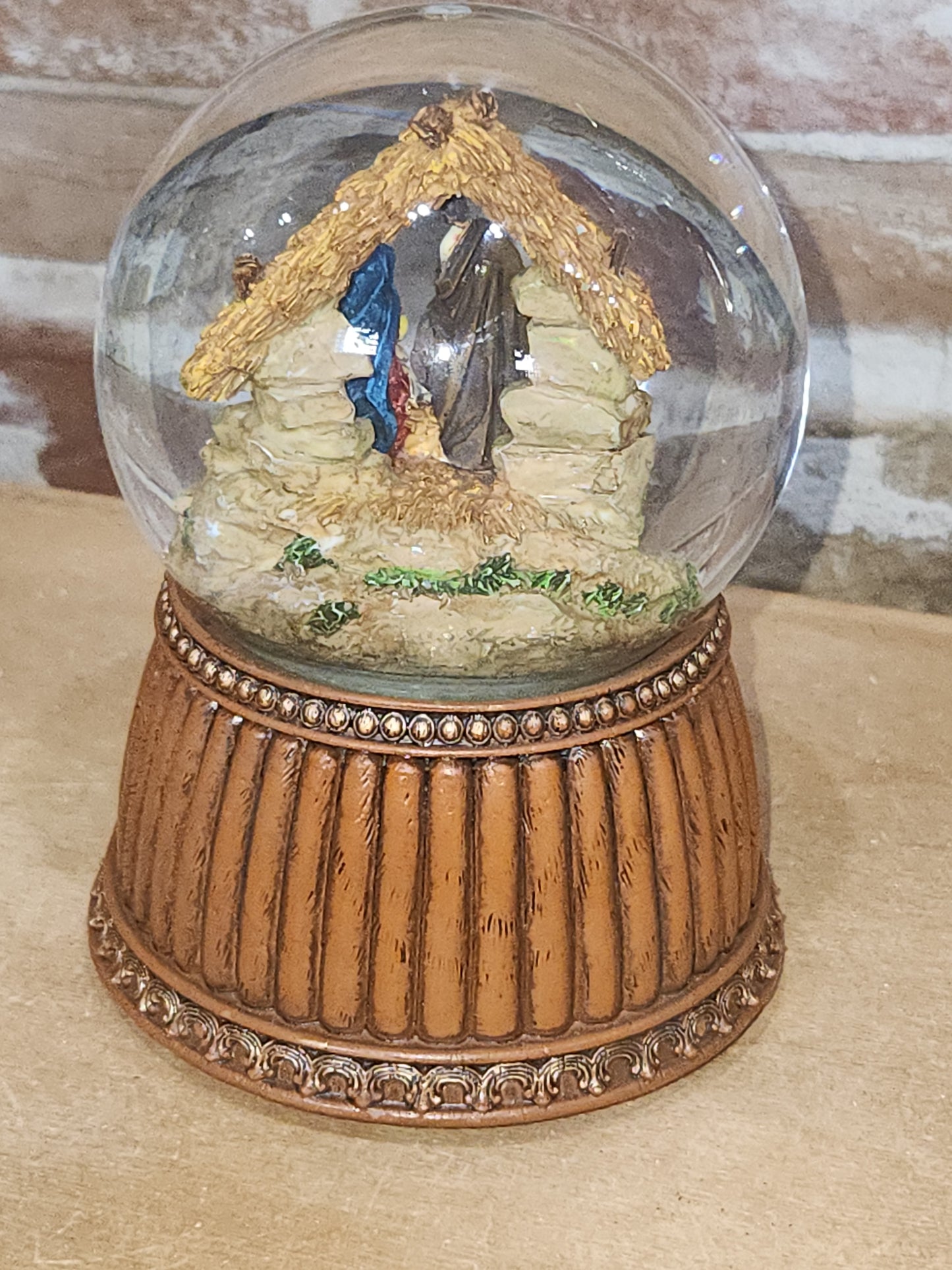 Christmas Nativity Musical Snow Globe Glitterdome Wind up to Play O'Holy Night 100mm nsg1