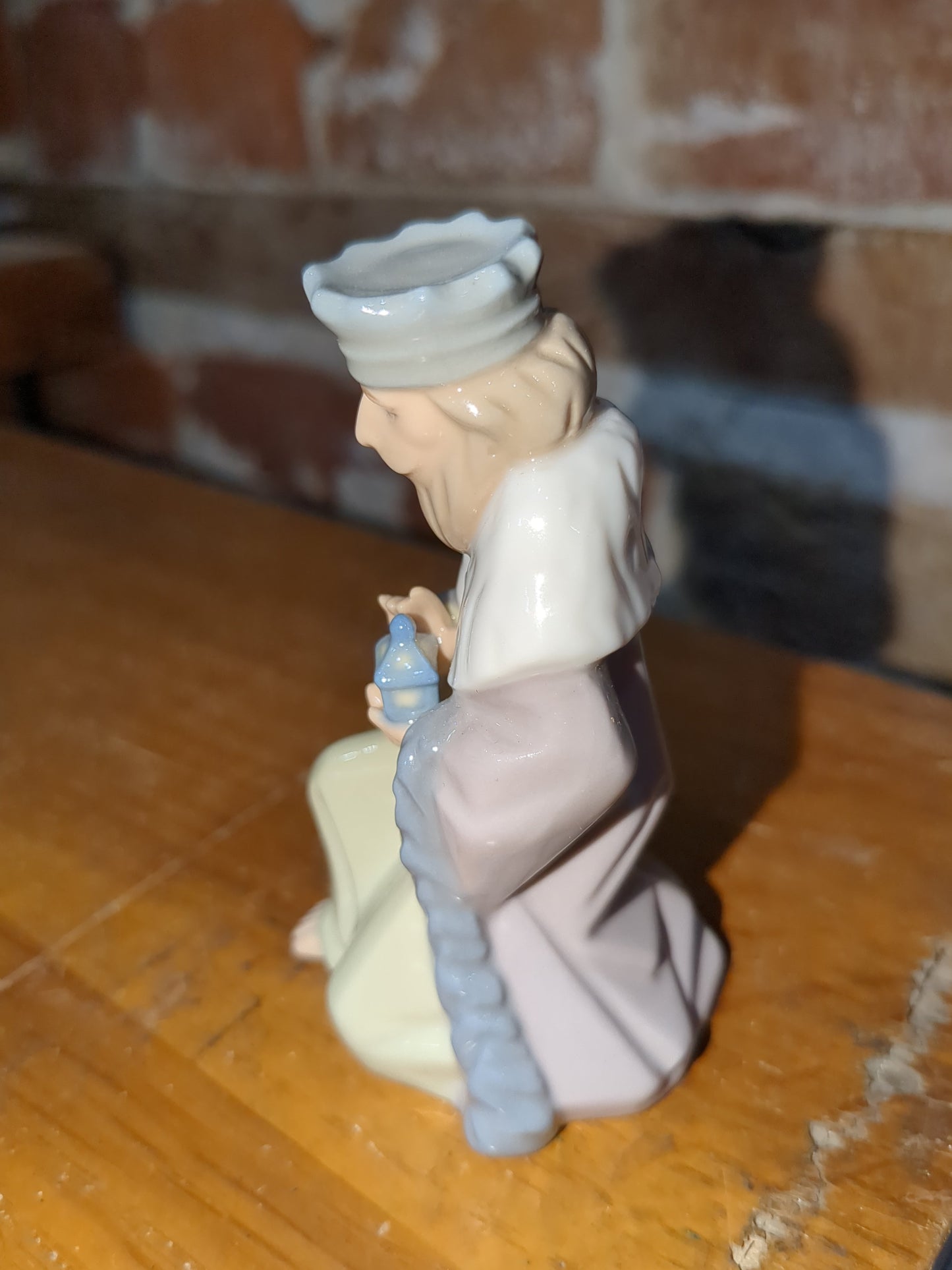 Vintage replacement piece for Hallmark ceramic 11 piece nativity set. WISEMAN #2 ONLY