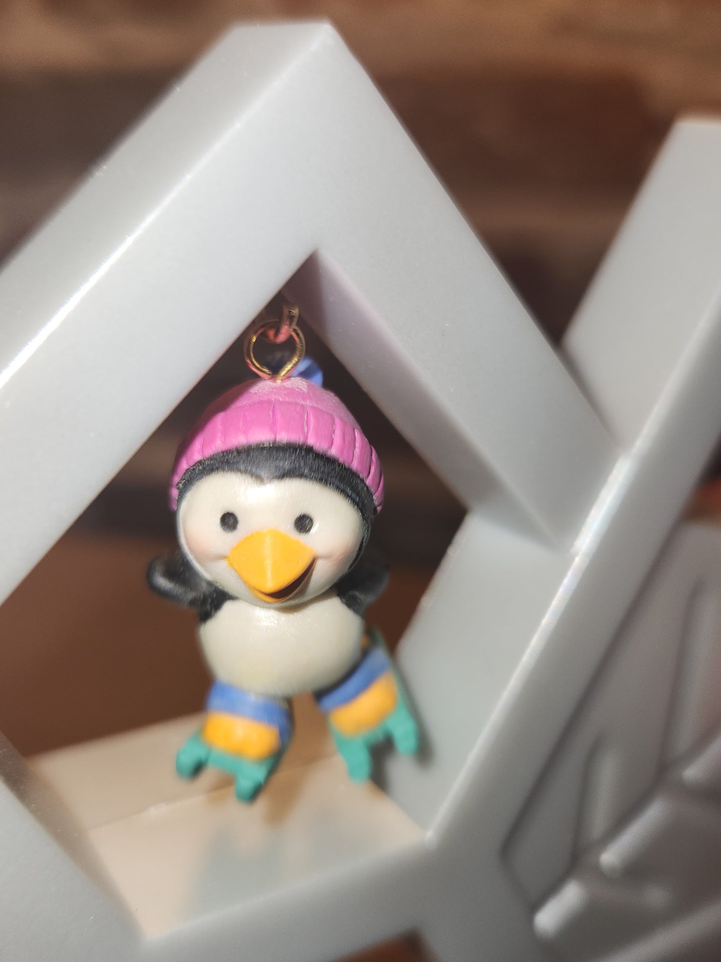 Vintage Avon Wee Winter Friends Display Stand Along With Set Of Four Wee Winter Friends Penguine, Seal, Polar Bear, Eskimo NO BOX ww67 CLEARANCE