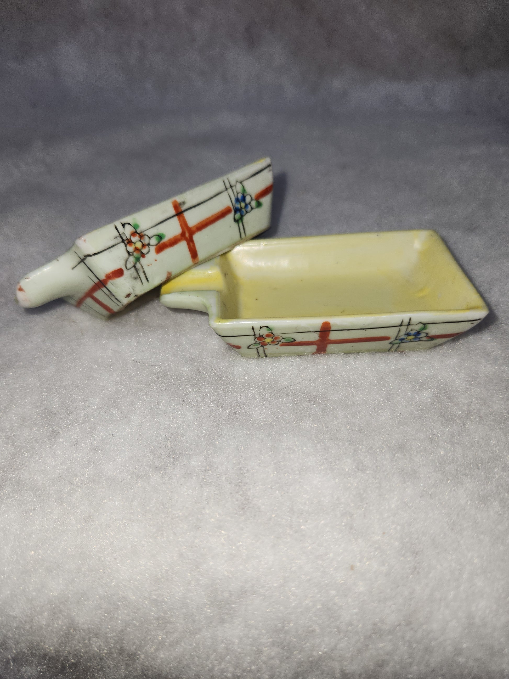 Vintage set of 2 replacement ashtrays for 1940’s Kitty Cat Cigarette box and ashtray set. Ceramic Japan ash2