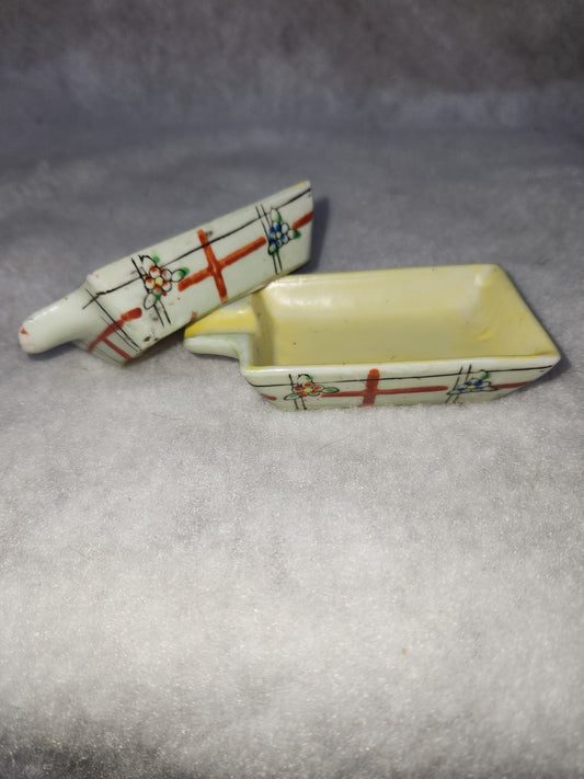Vintage set of 2 replacement ashtrays for 1940’s Kitty Cat Cigarette box and ashtray set. Ceramic Japan ash2