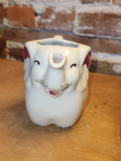 Vintage Shawnee Pottery Creamer Elephant with Trunk Up HAIRLINE CRACK po3