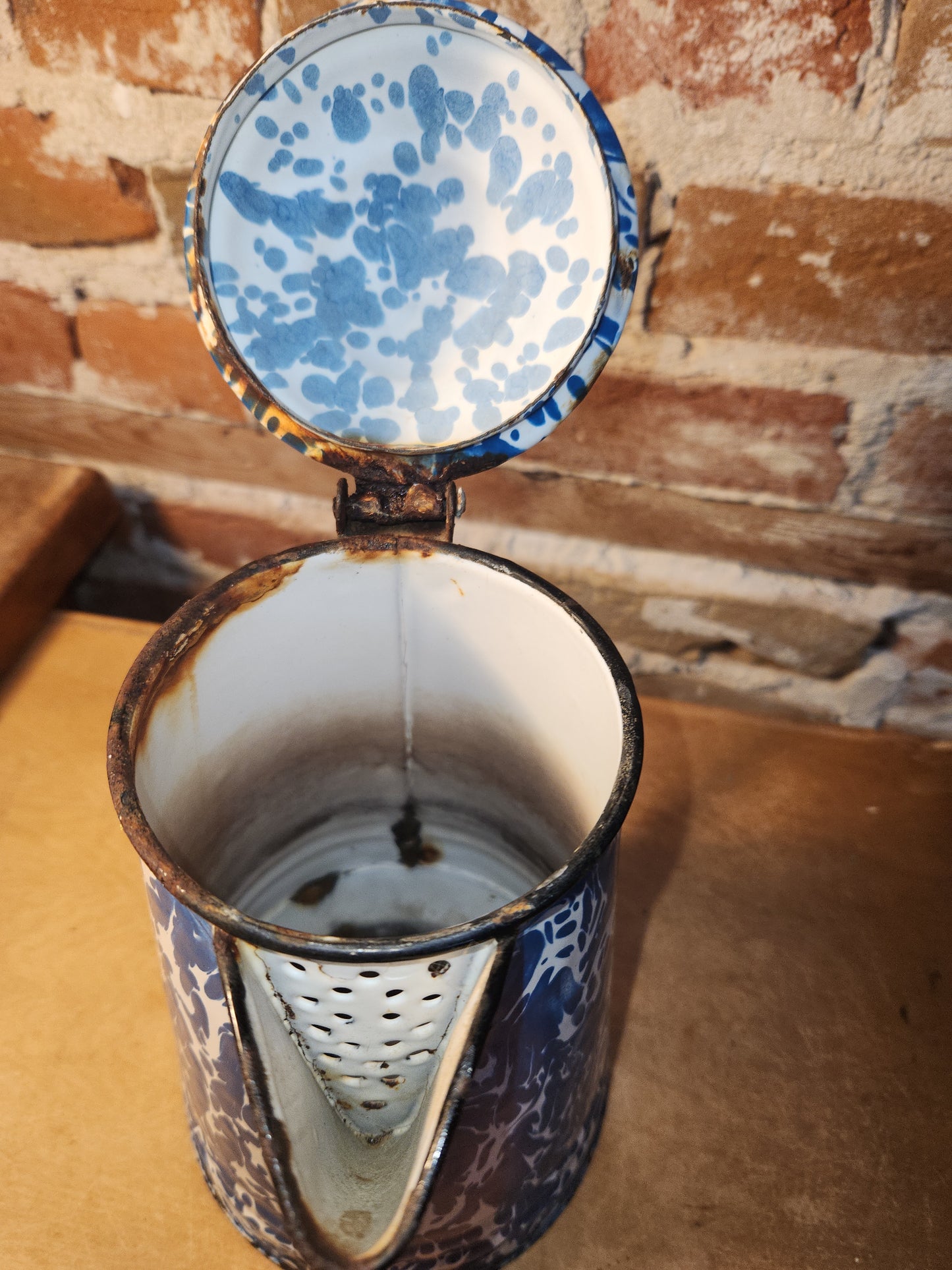 Vintage Enamelware Graniteware Coffee Pot with Lid Blue White Swirl Splotches ew70