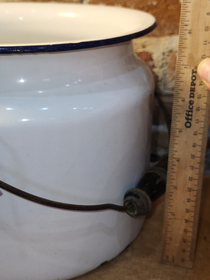 Vintage Enamelware Pot with Lid and Carry Handle Chamber Pot ew112