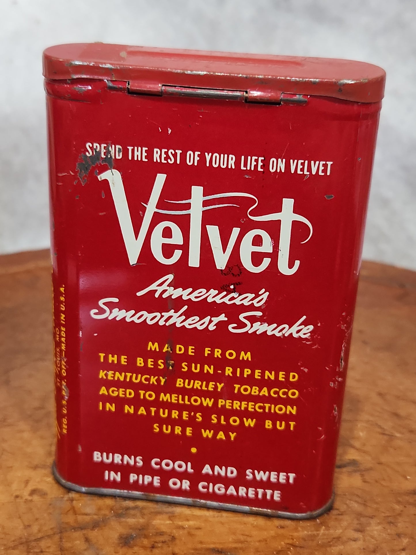 Vintage Tobacco Velvet pipe and cigarette 1 1/2 oz Kentucky tin977