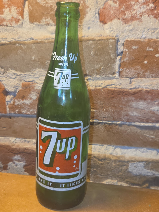 Vintage Soda Bottle 7-Up 12 oz Bubbles Label Green Glass vsb59