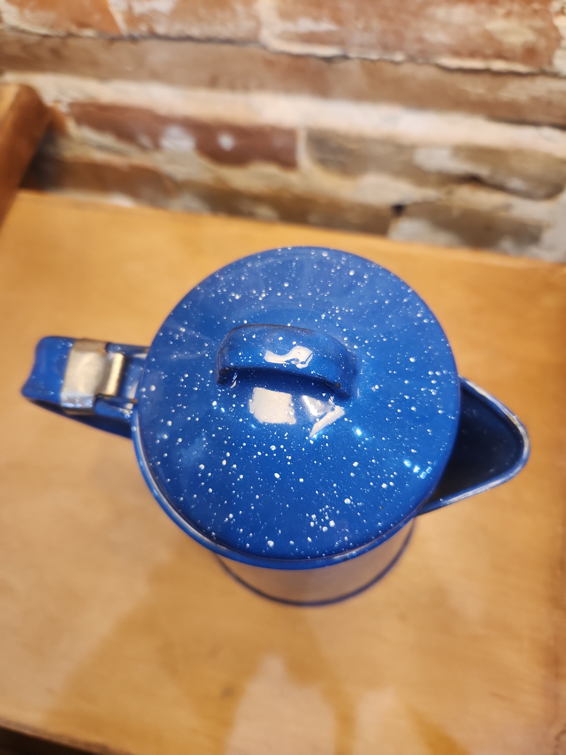 Vintage Enamelware Graniteware Coffee Pot with Lid Blue White Specks ew12