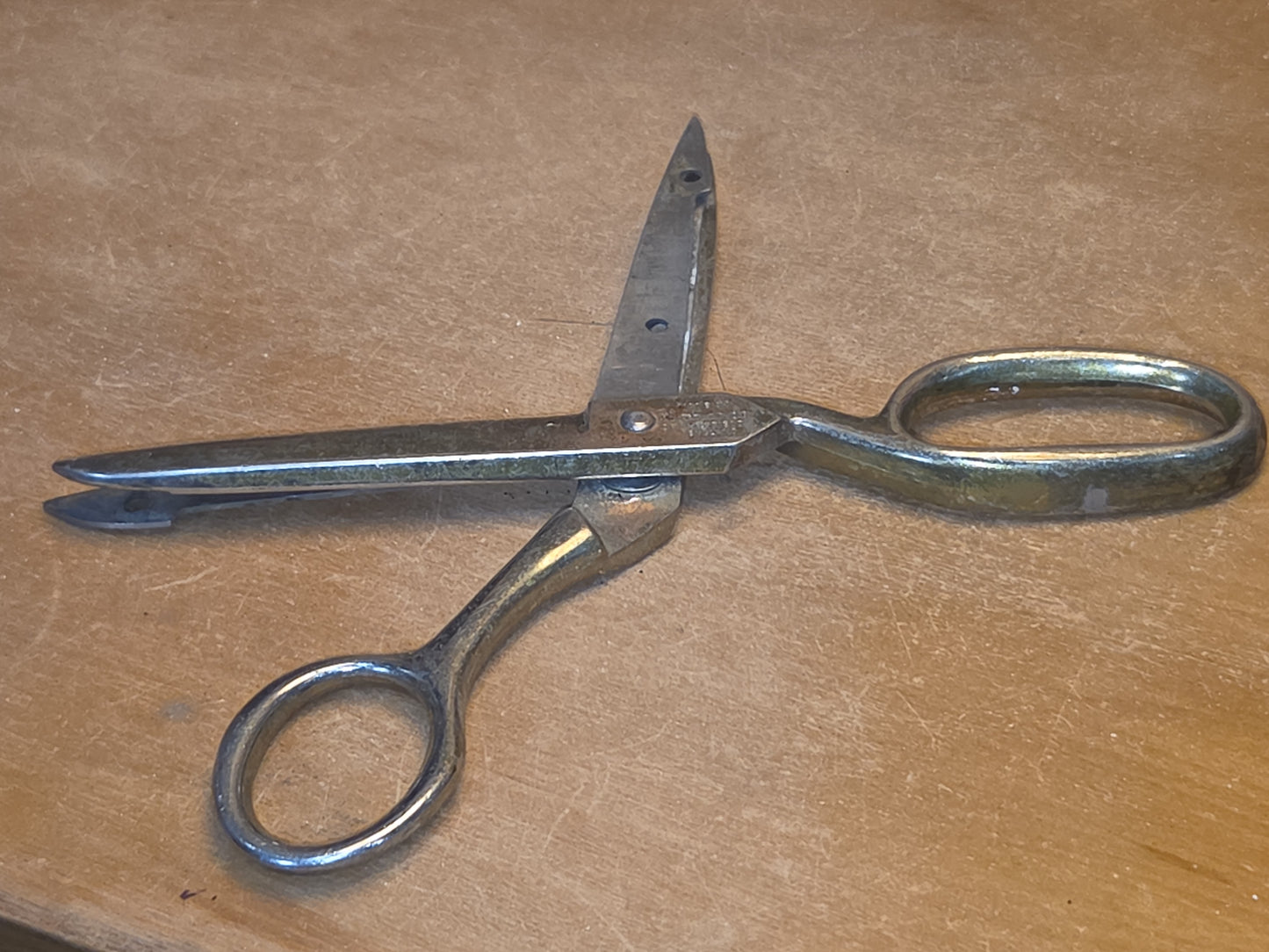 Vintage Richards of Sheffield England Radiant Golden Age Rustless Sewing Scissors Made in England sc9