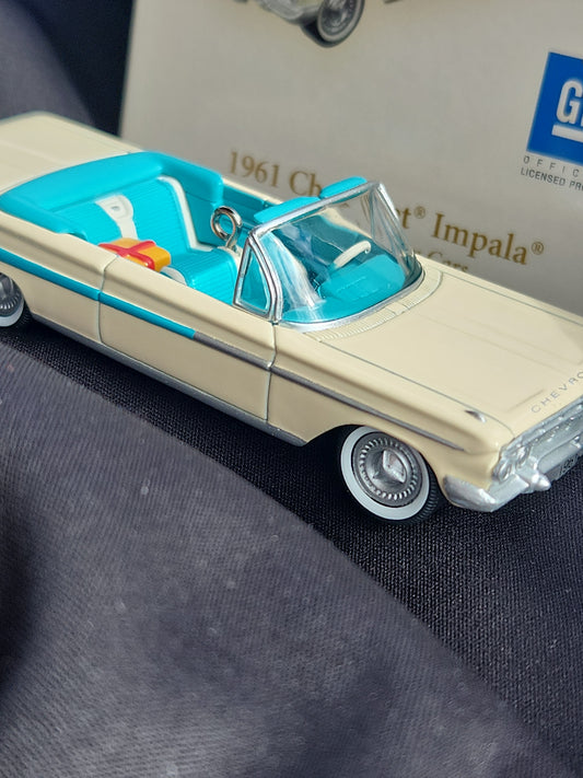 Vintage Hallmark Keepsake Ornament 1961 Chevrolet Impala GM Convertible Die Cast Metal 2006