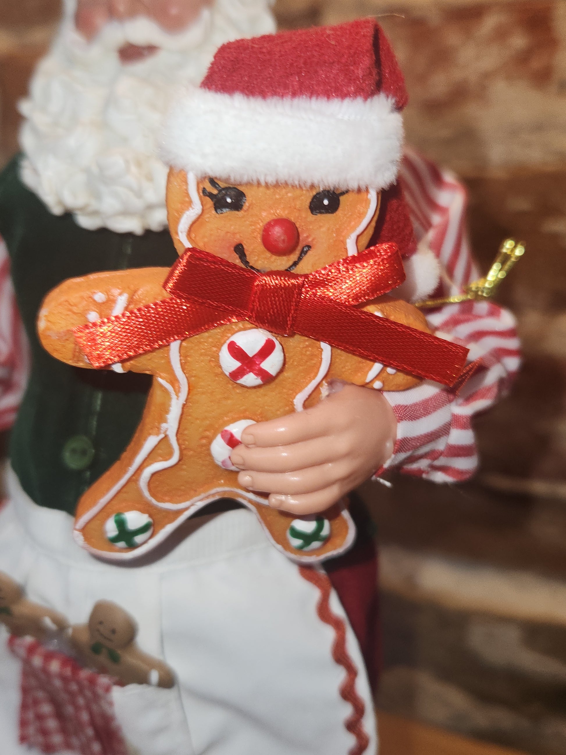 Roman Collectible Santa Baker with Gingerbread Cookie