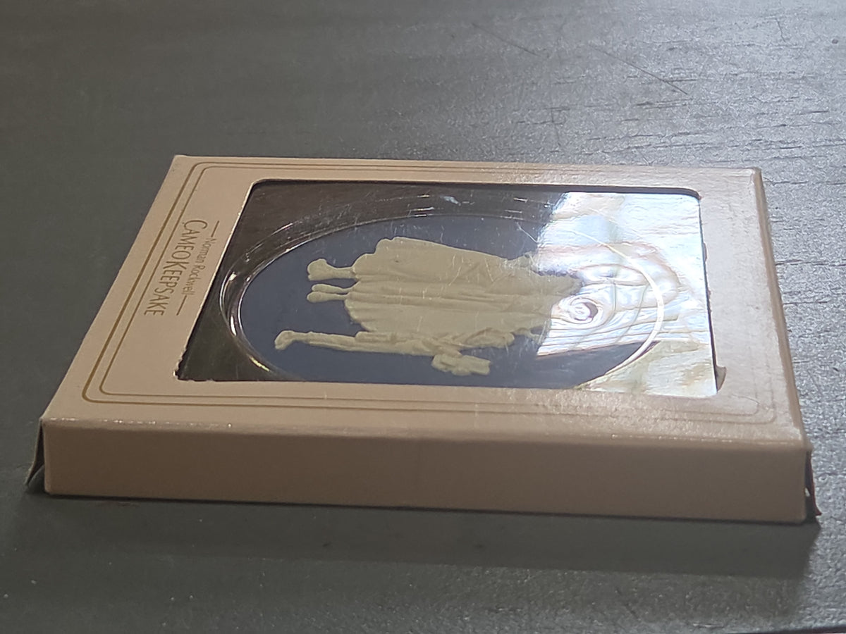Vintage Hallmark Keepsake Norman Rockwell Cameo Ornament 2nd in Series 1981