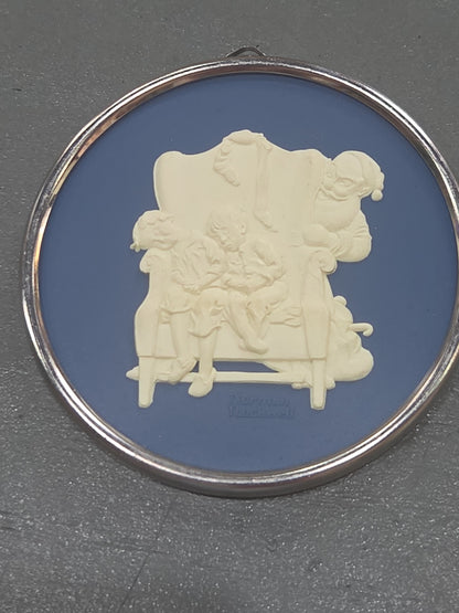 Vintage Hallmark Keepsake Norman Rockwell Cameo Ornament 5th in Series 1984