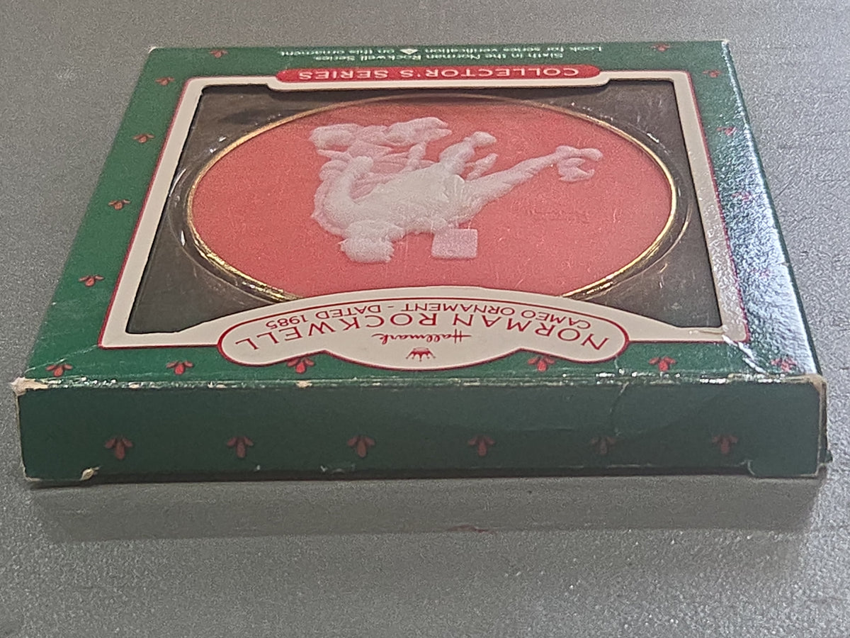 Vintage Hallmark Keepsake Norman Rockwell Cameo Ornament 9th in Series 1988