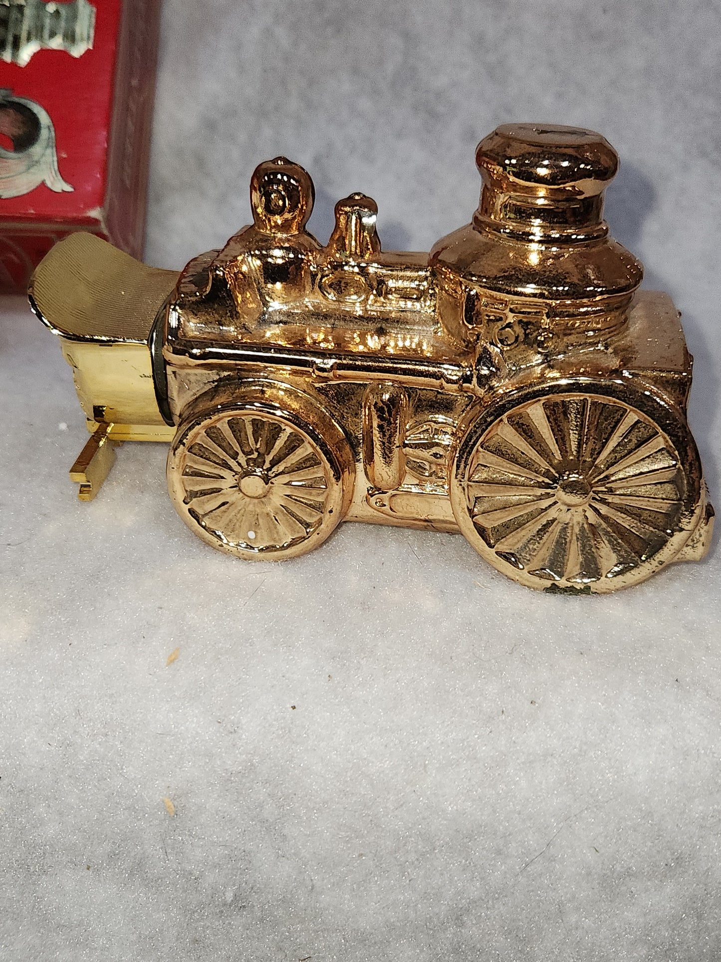 Avon Decanter First Volunteer gold fire truck Oland Cologne CLEARANCE av561