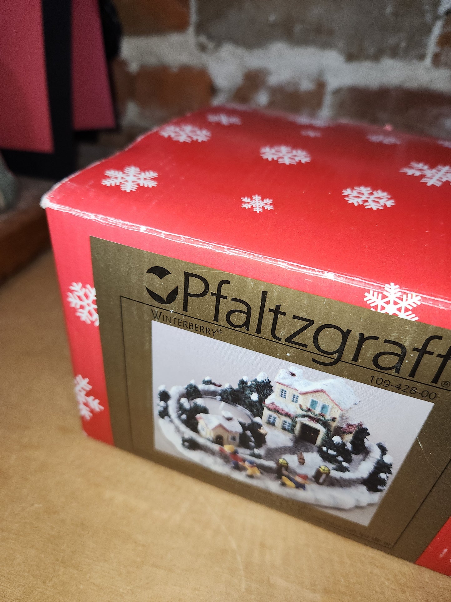 Vintage Pfaltzgraff Winterberry Scenic Village with Tea Light 2001