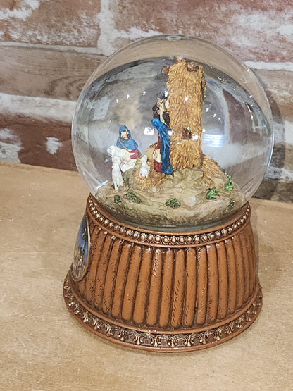 Christmas Nativity Musical Snow Globe Glitterdome Wind up to Play O'Holy Night 100mm nsg1