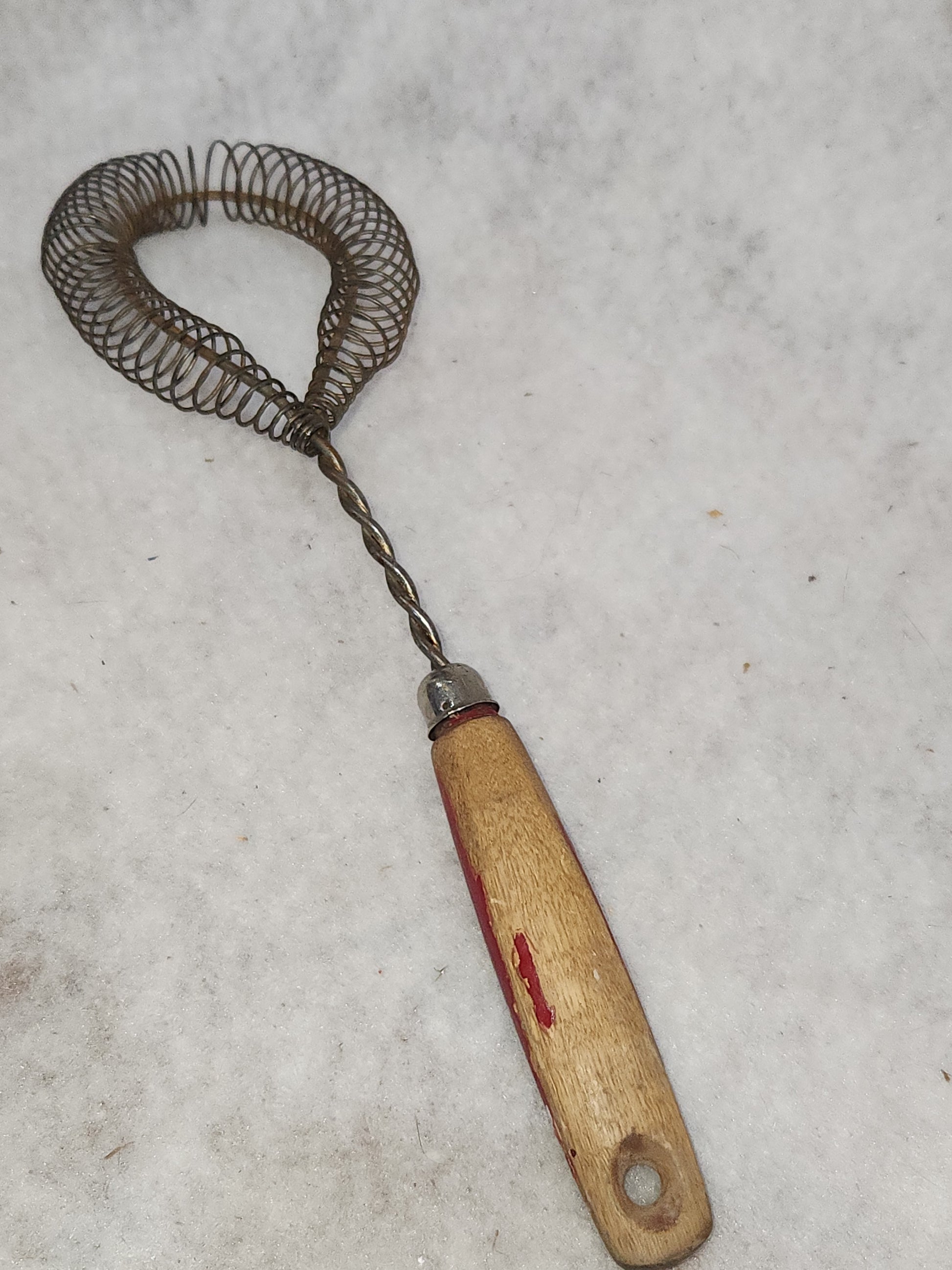 Vintage Kitchen Tool Utensil Twisted Coiled Whisk Stainless Steel worn red wooden handle ki88