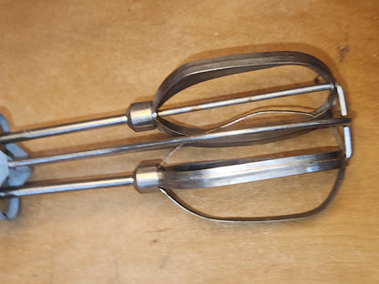 Vintage SuperWhirl Hand Mixer Egg Beater Stainless and Red Bakelite AS IS kit60