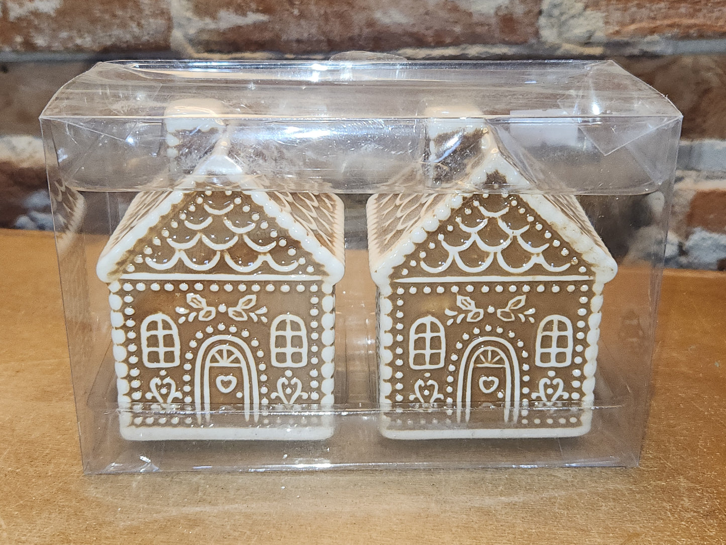 Salt and Pepper Shakers Gungerbread Houses sp11