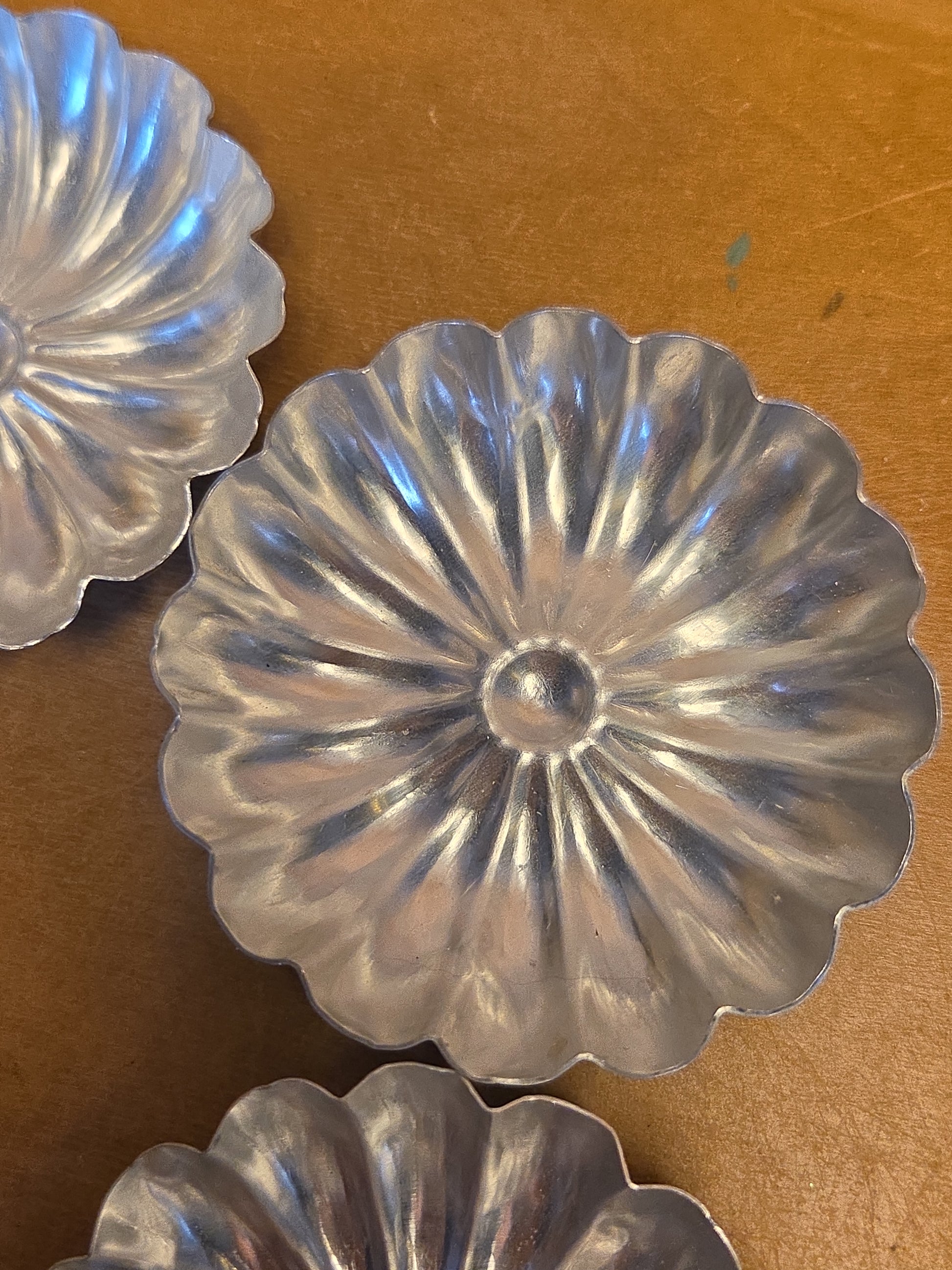 Vintage Sandbakkel Small Aluminu. Tins Molds Cups Pans Set of 9 3" x 1/2" al61
