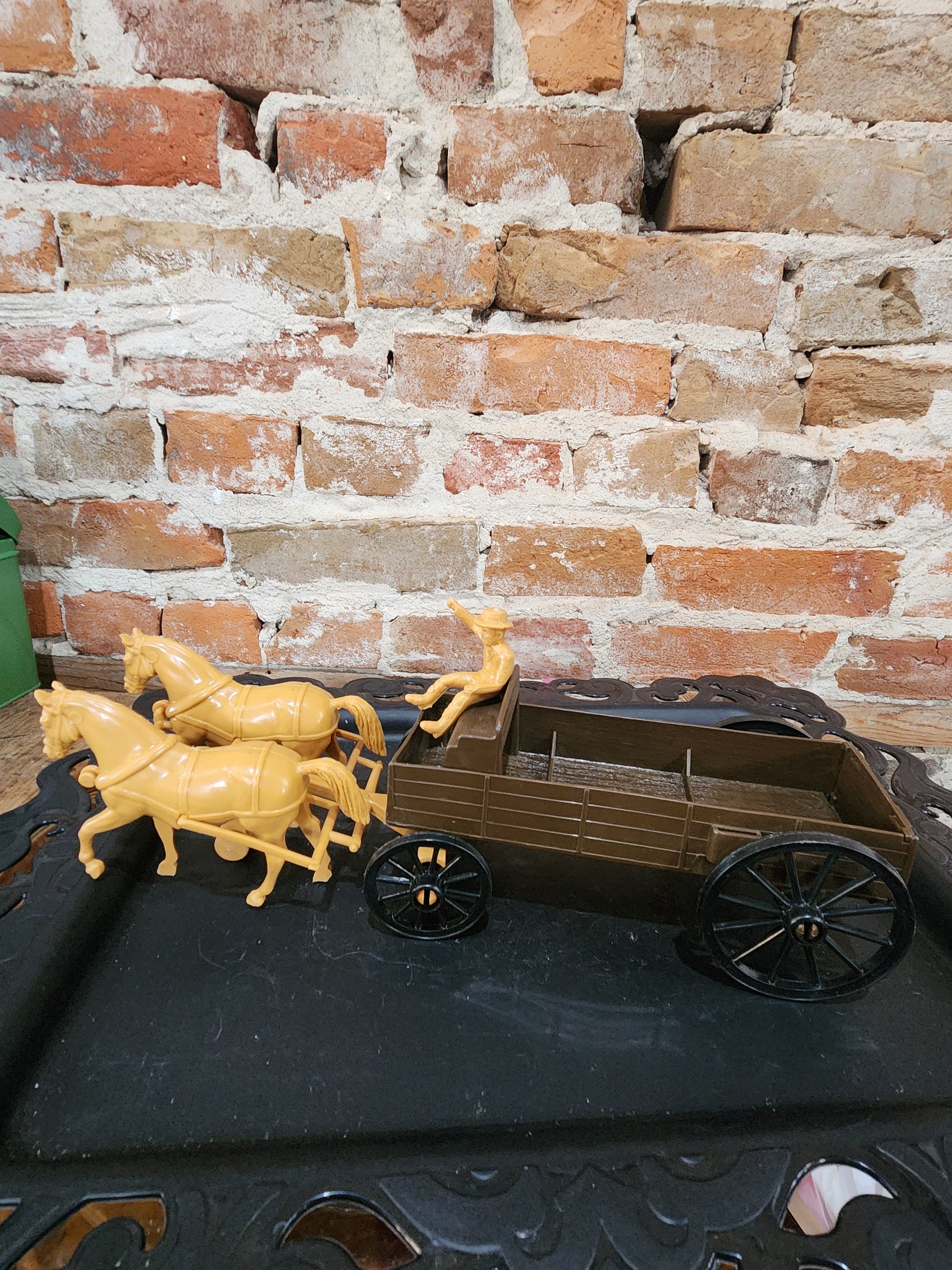 Processed Plastic Company Western Buckboard Farm Wagon and Team This is NOT 1/64th and is sold AS ISscale car65