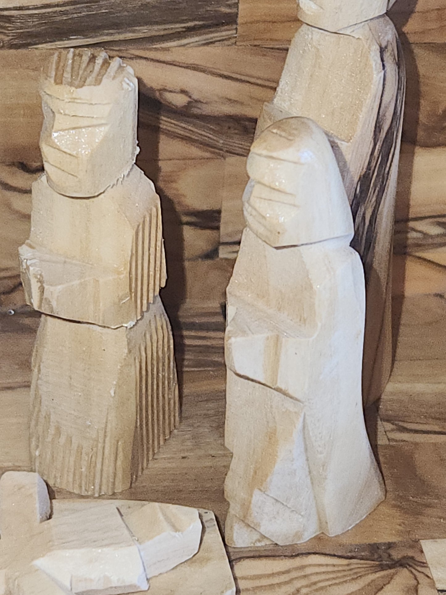 Mini Stable with hard cut nativity figures nat89