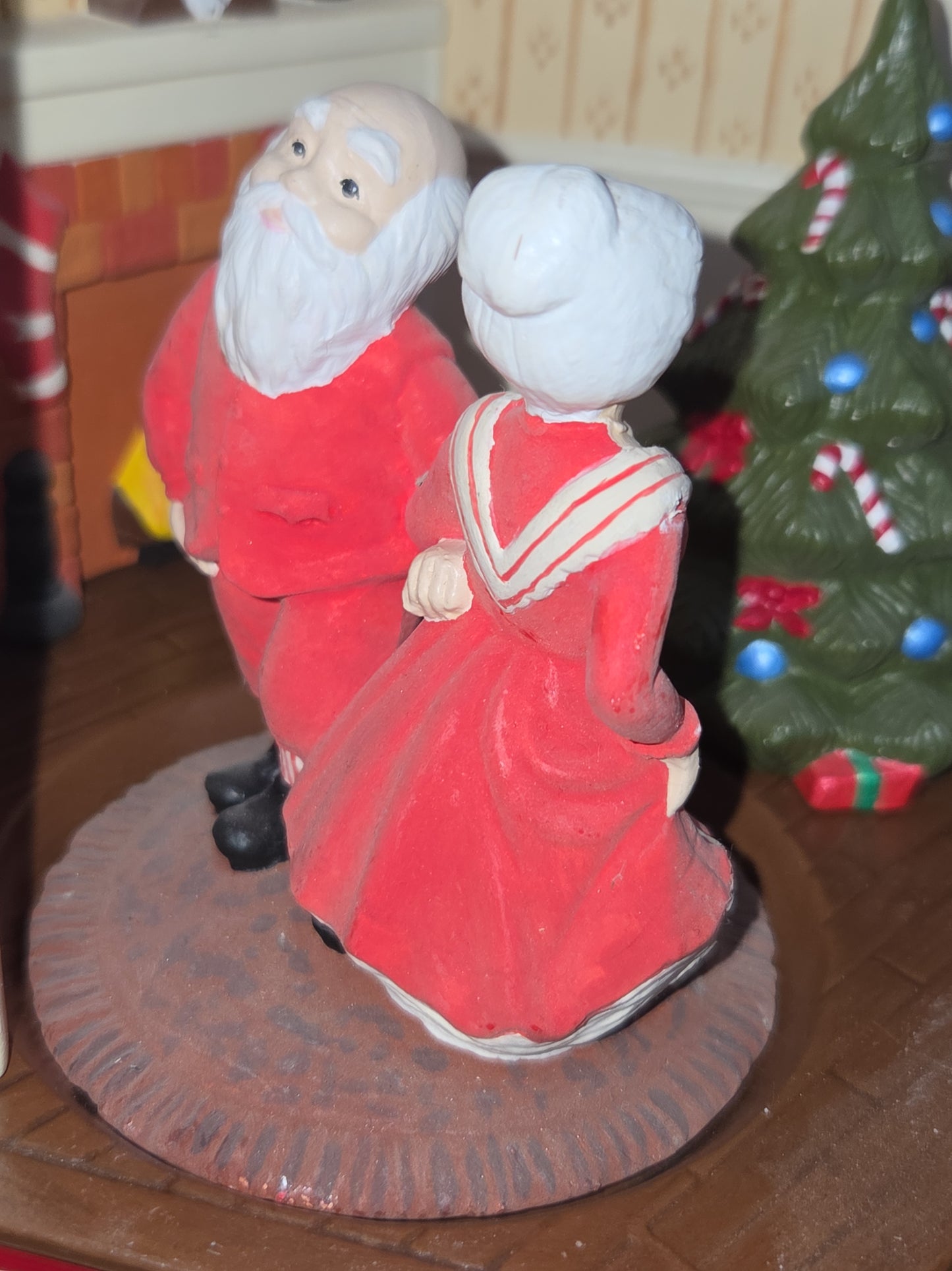 Vintage Ceramic December 26th Dancing Santa Mrs Claus made from Scioto Molds 1983 AS IS No Music Box