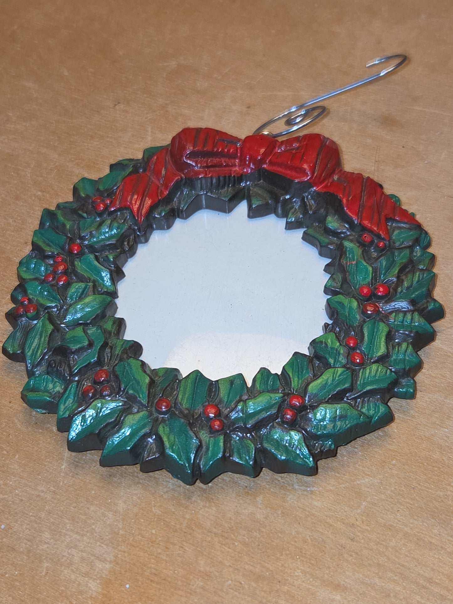 Vintage Avon Ornament Captured Moments Picture Frame Christmas Wreath 1984 NO BOX