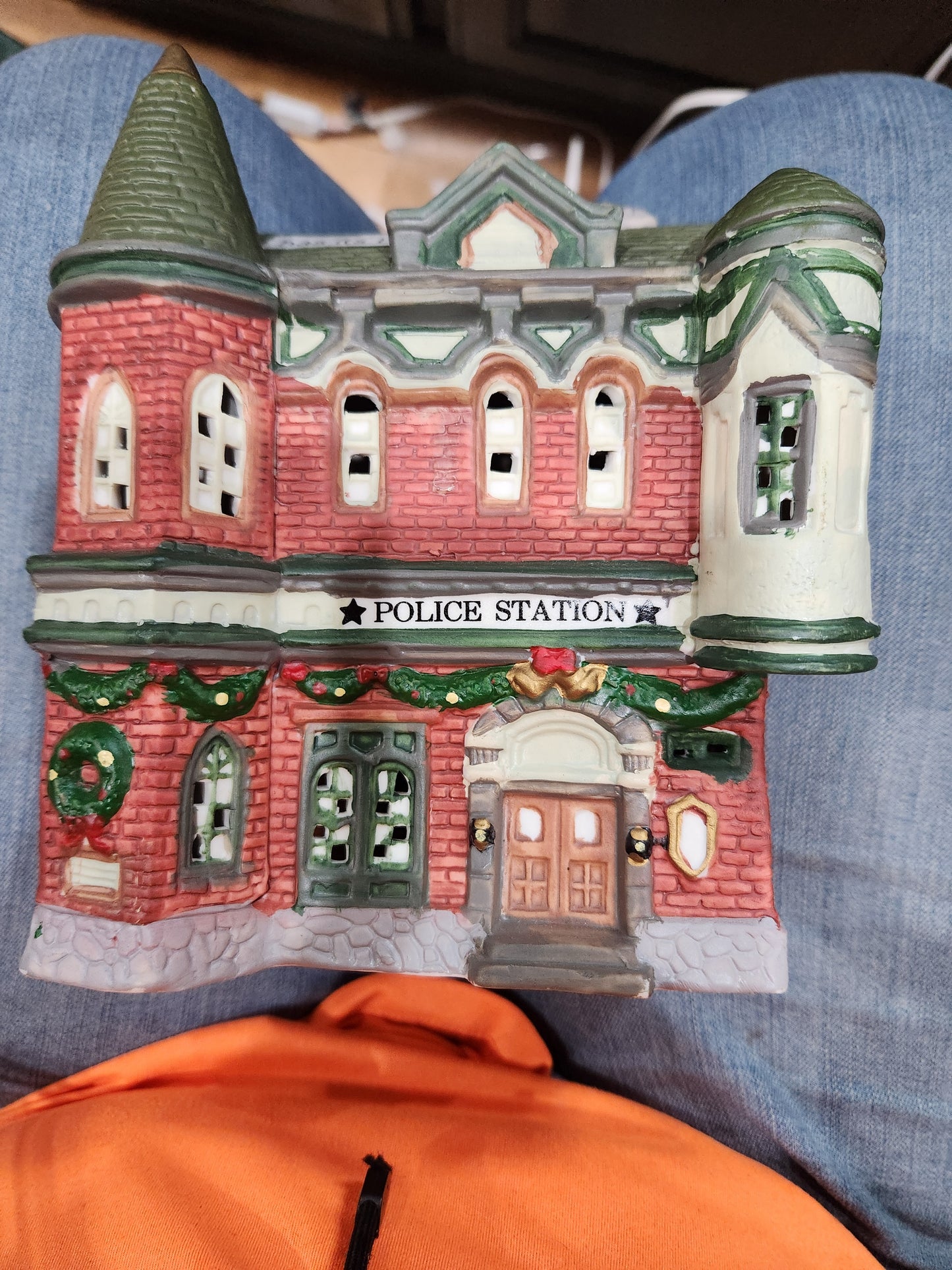 Vintage Dickens Collectibles Town Series Police Station Porcelain Lighted House 1995 vb6