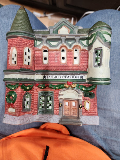 Vintage Dickens Collectibles Town Series Police Station Porcelain Lighted House 1995 vb6