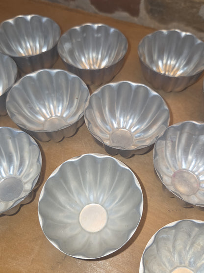 Vintage Small Aluminum Scalloped Fluted Tins Molds Cups Bundt Pans Set of 17 AS IS al22